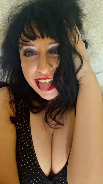 Performer EVYITA Photo 4