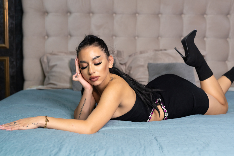 Performer AlexaBay Photo 5