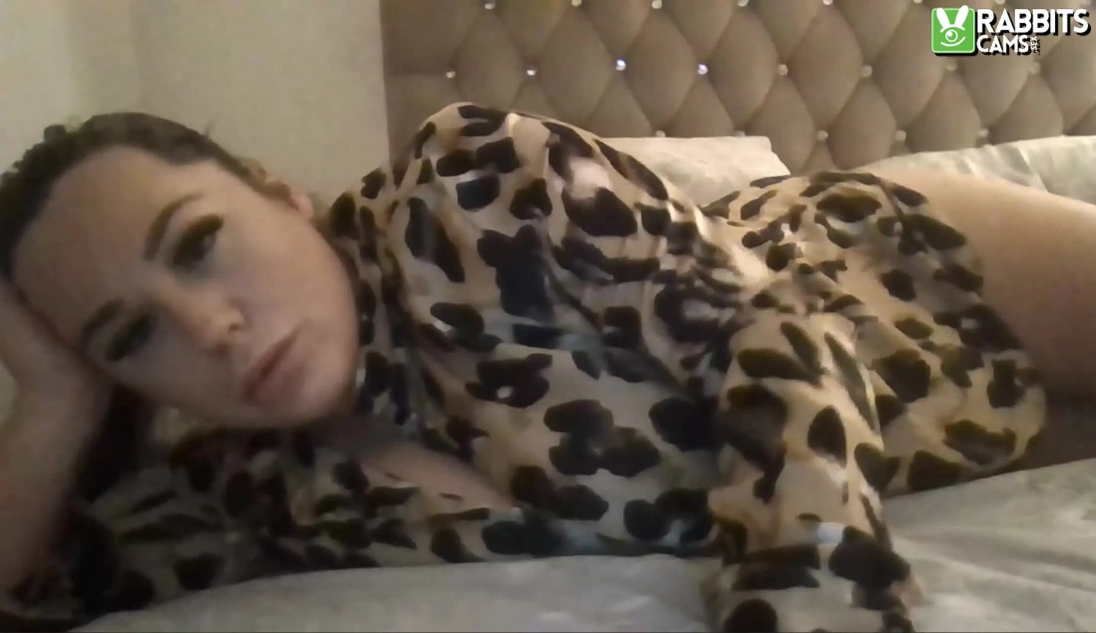 Interprete allyoureyesonme Video 1