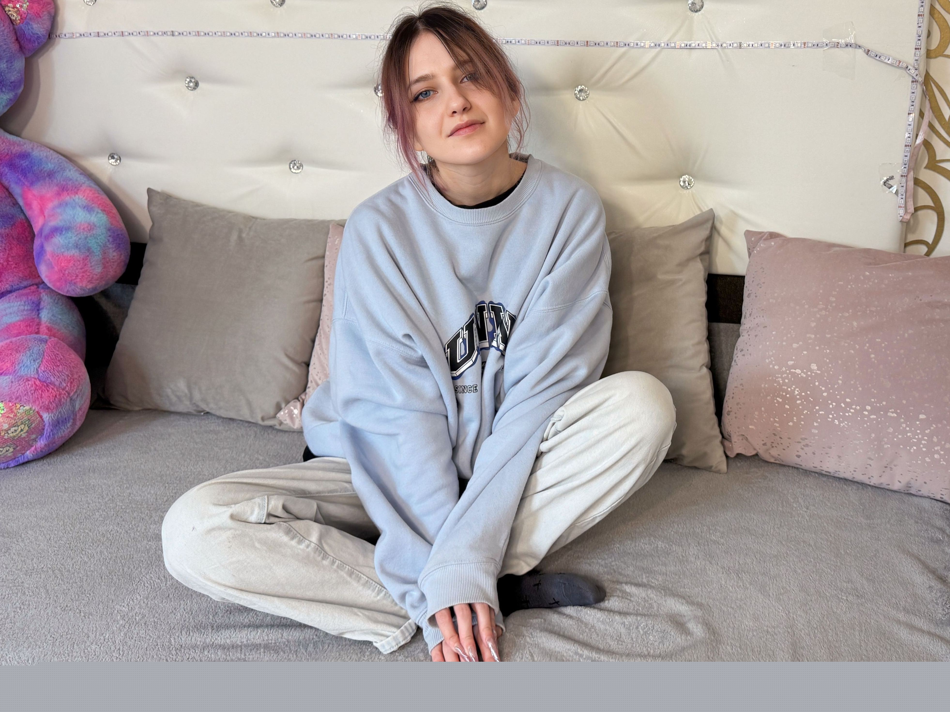 MiaUCherry cam model profile picture