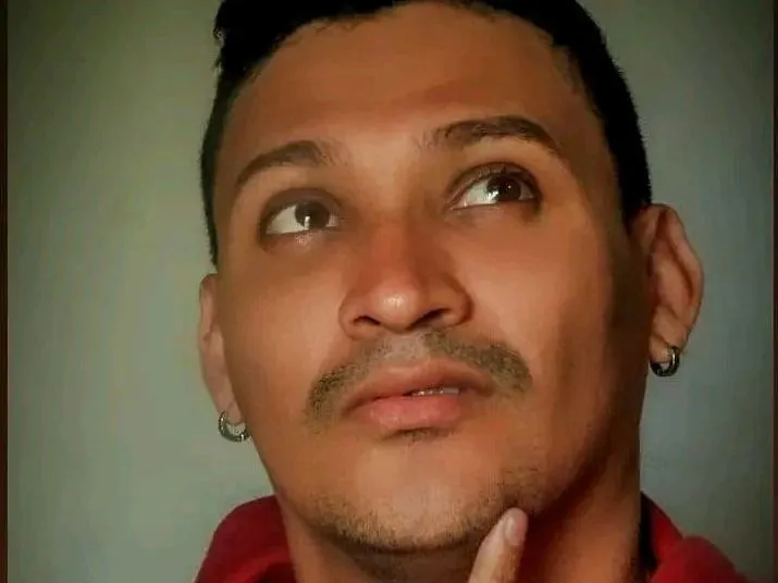 Image de profil du modèle de webcam Rednasilezepoll