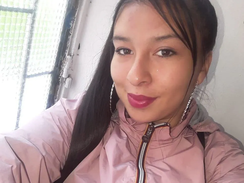 Imagen de perfil de modelo de cámara web de maeruiz303av