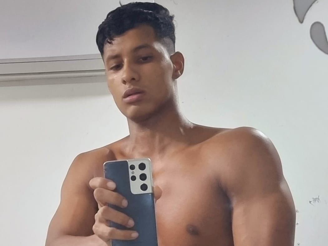 Image de profil du modèle de webcam LatinSexGod