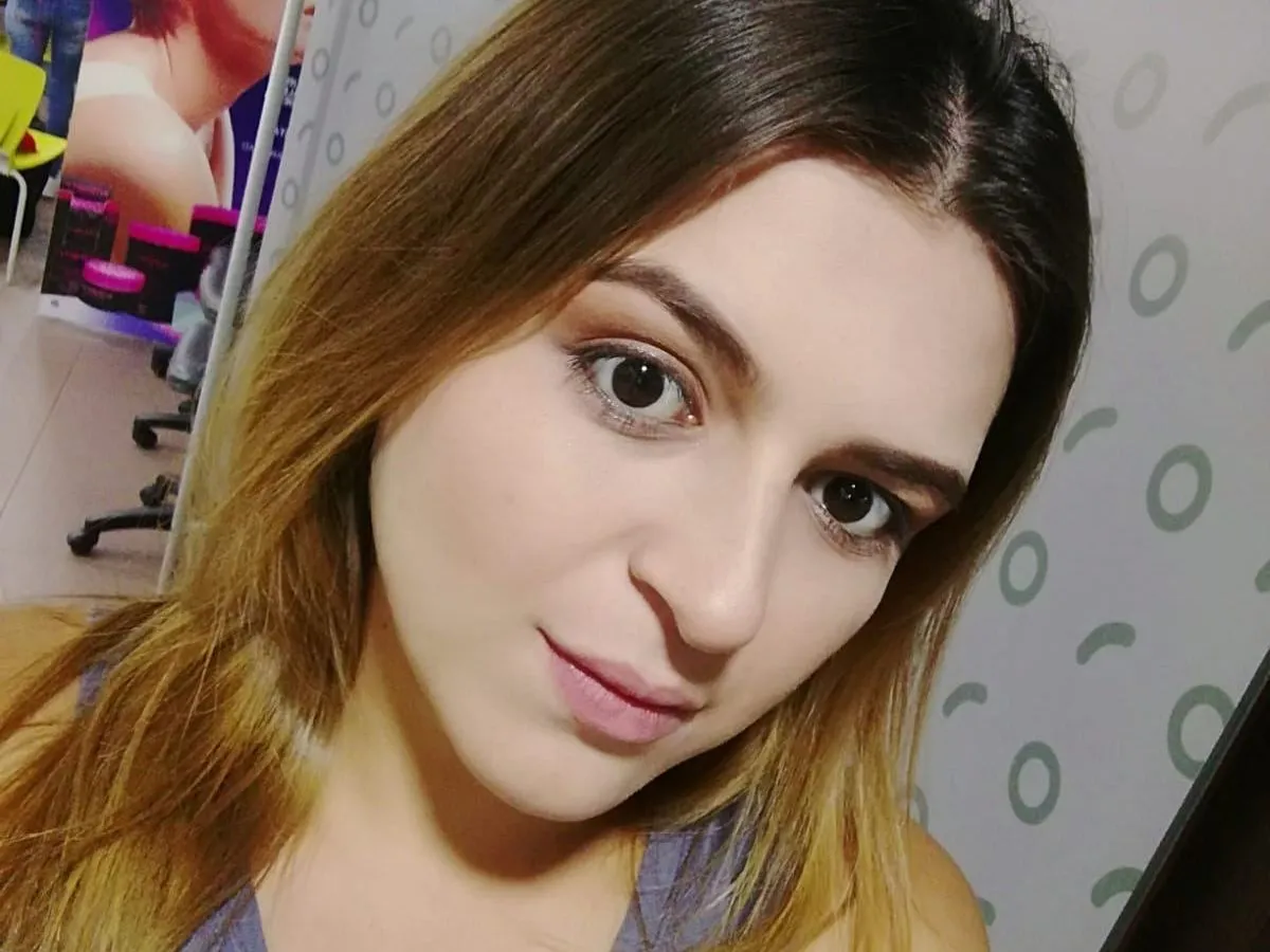 Imagen de perfil de modelo de cámara web de CristalGrey21