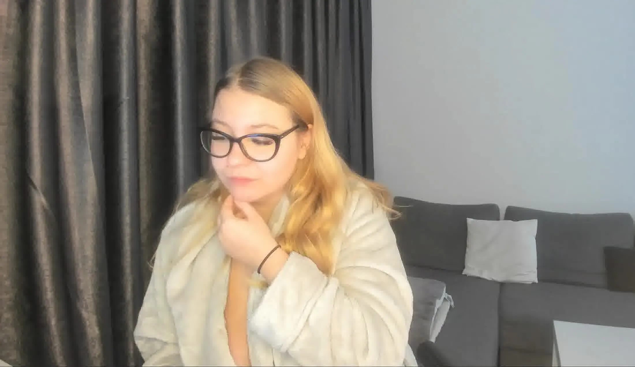 Intérprete GirlNextDoorLX Video 1