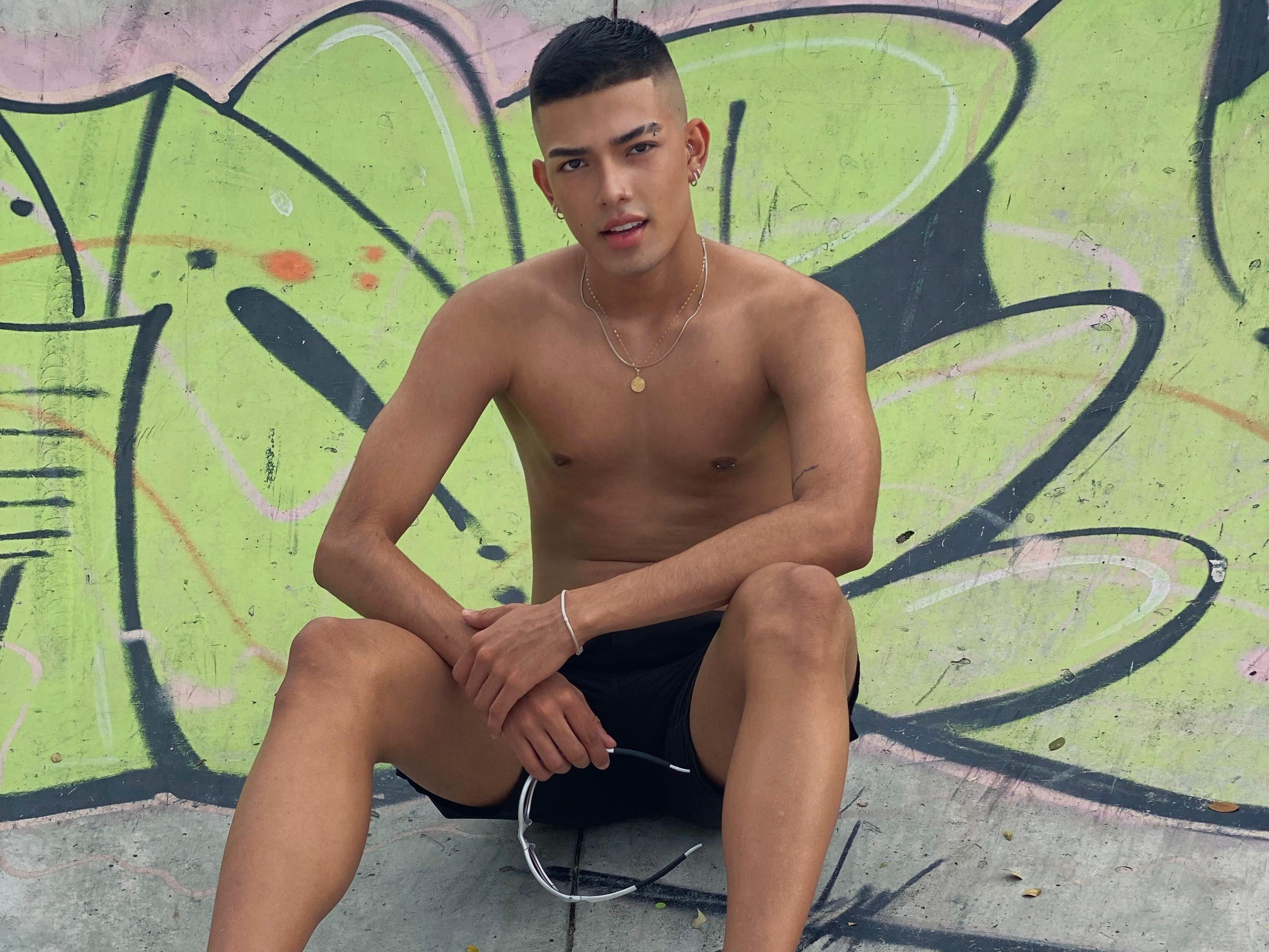 Nicolasbet21 profilbild på webbkameramodell