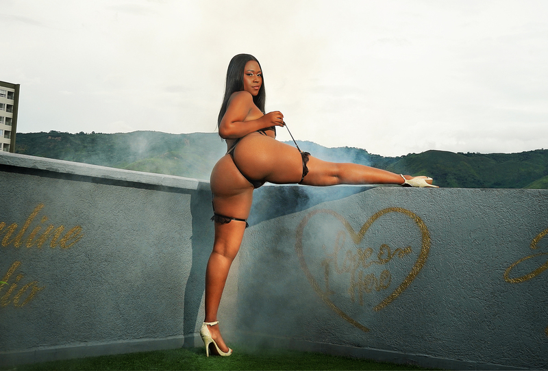 Performer KeniaHamilton Photo 8