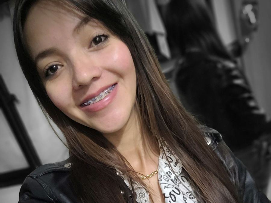 Imagen de perfil de modelo de cámara web de mialovat