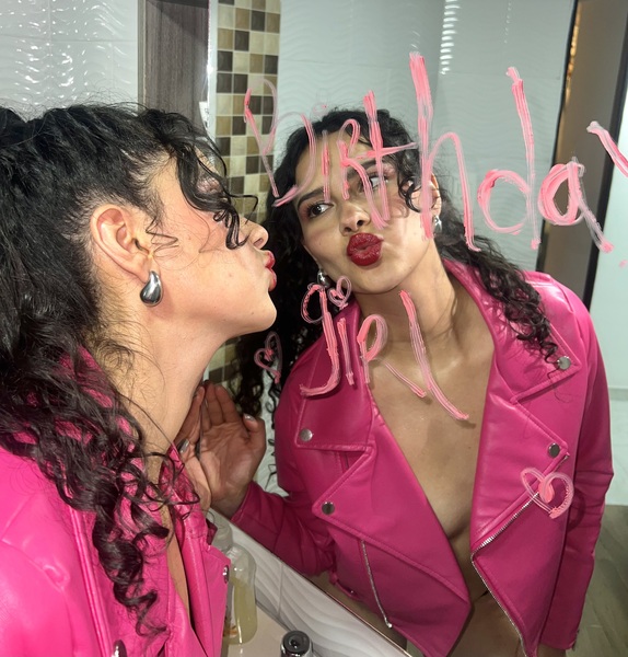 Artista AlaskaBlueee Foto 9