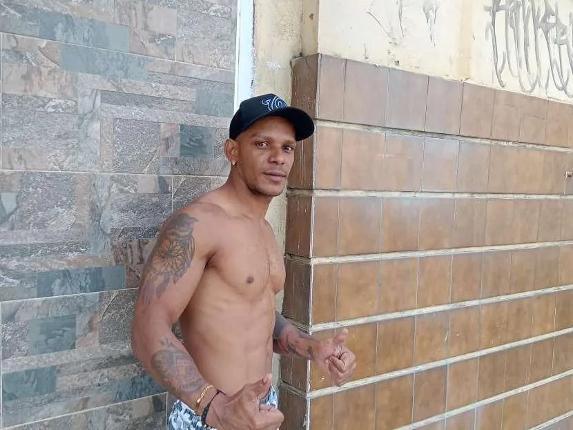 TaysonMaster23cm profielfoto van cam model