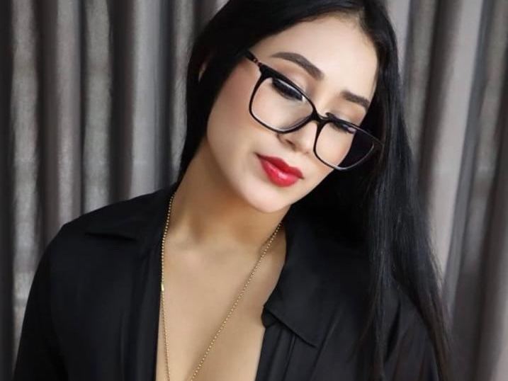 ThalianaMitchels cam model profile picture 