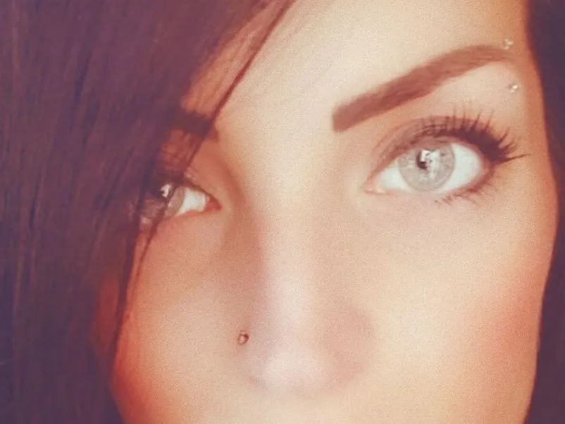 Image de profil du modèle de webcam QueenNinaoff