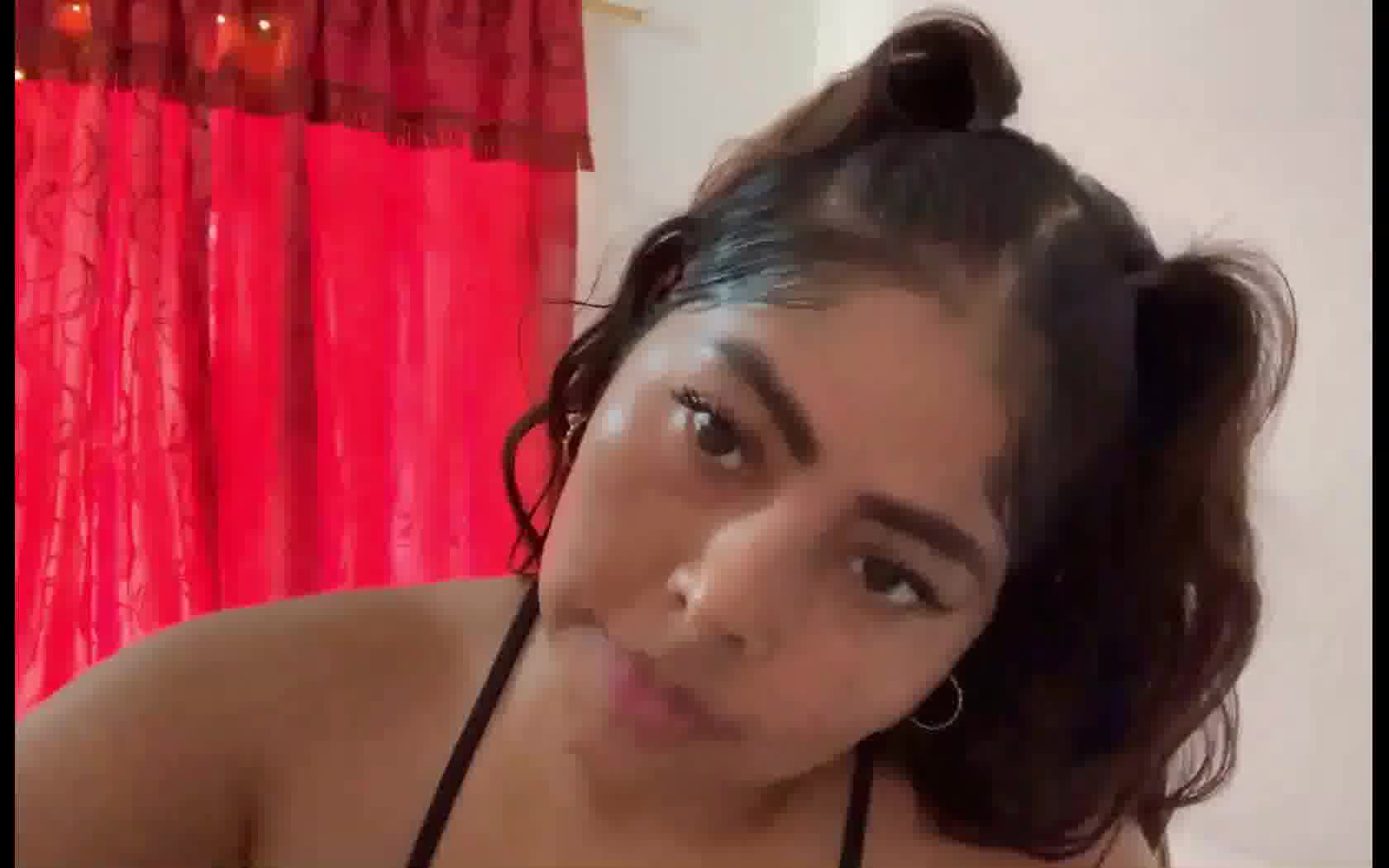 Artista ArianaRelish Video 1