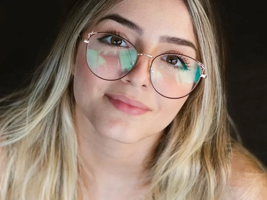 Imagen de perfil de modelo de cámara web de AdventureGirl