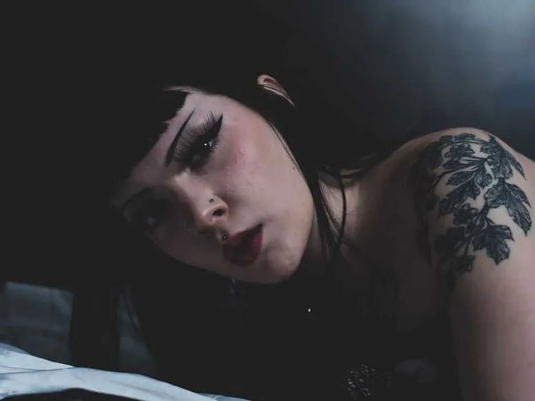 Ivydavenport immagine del profilo del modello di cam