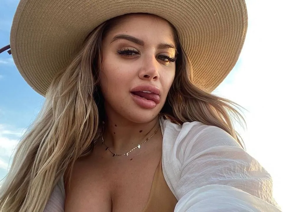 Imagen de perfil de modelo de cámara web de MeralMonroe