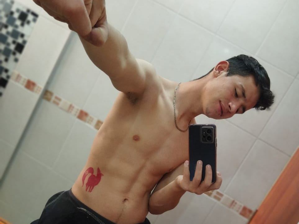 RobbbieJR cam model profile picture