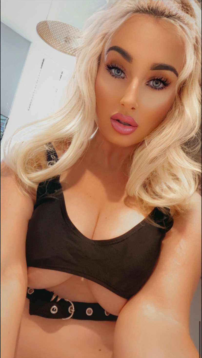 Performer BlondieBarbieBabe Photo 10