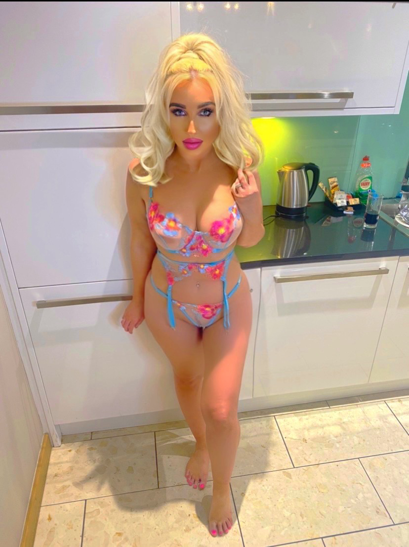 Performer BlondieBarbieBabe Photo 7