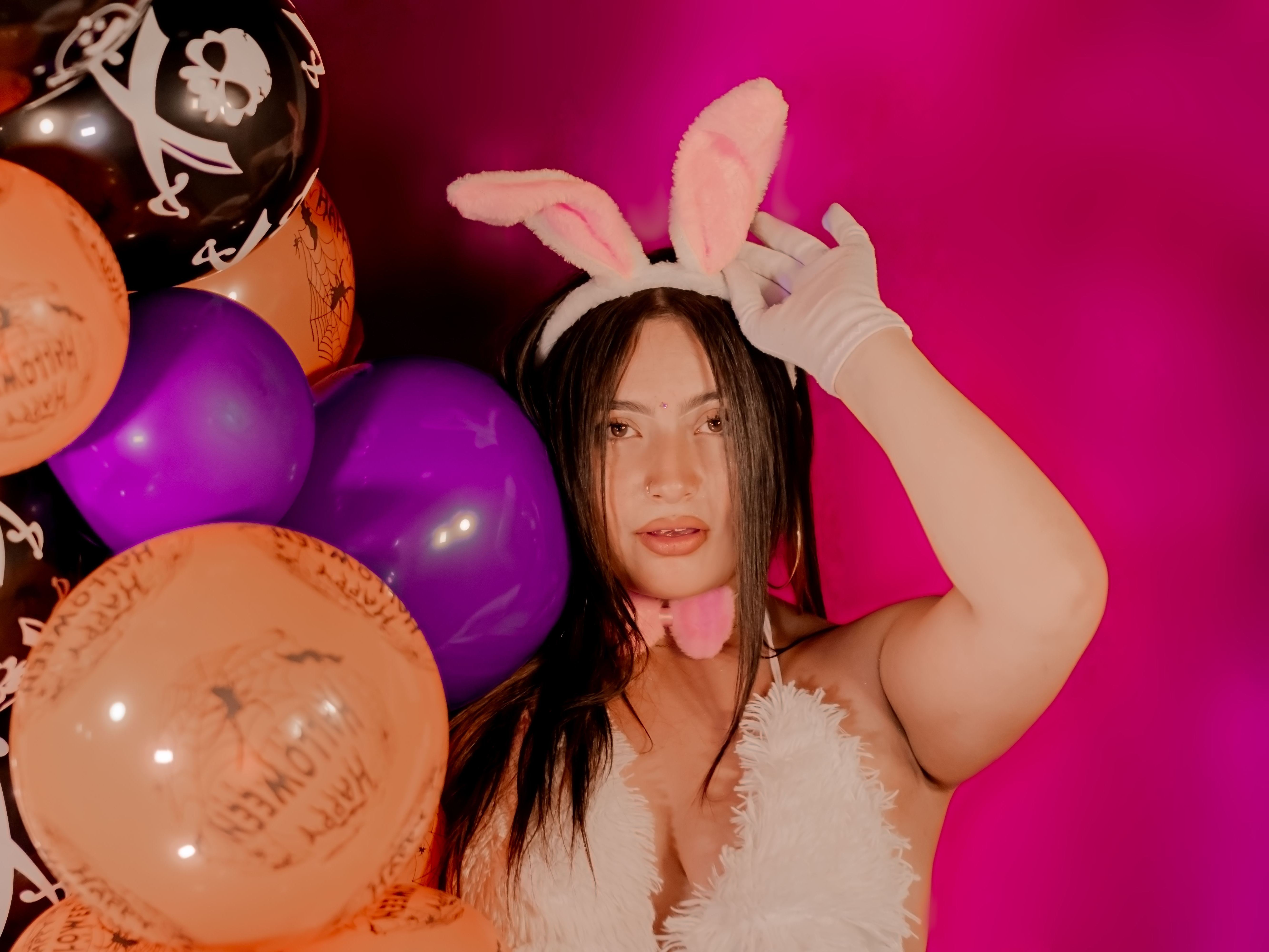 ViolettBonnet profielfoto van cam model