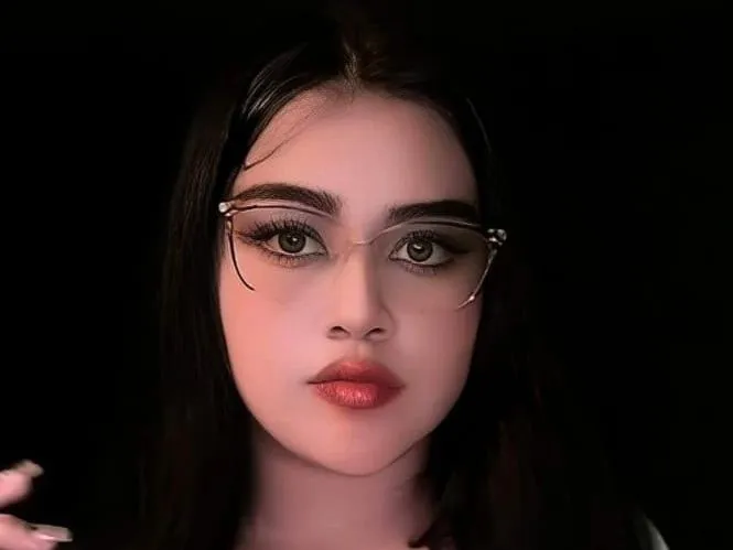 SafiroWhite profielfoto van cam model