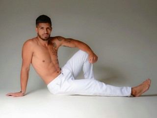 DannSaenz88 cam model profile picture 