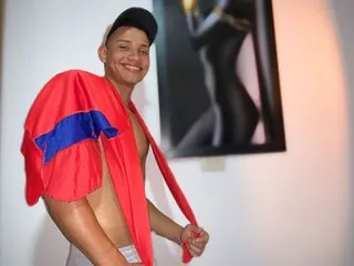 Imagen de perfil de modelo de cámara web de MorenoHott69