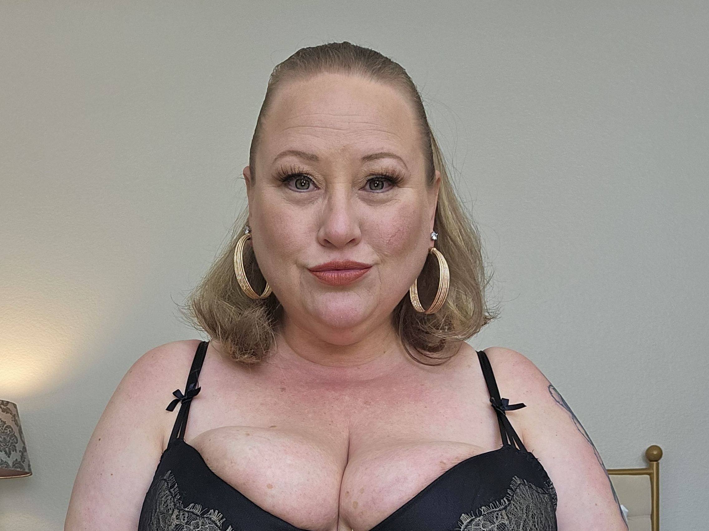 Imagen de perfil de modelo de cámara web de BustySiennaHills