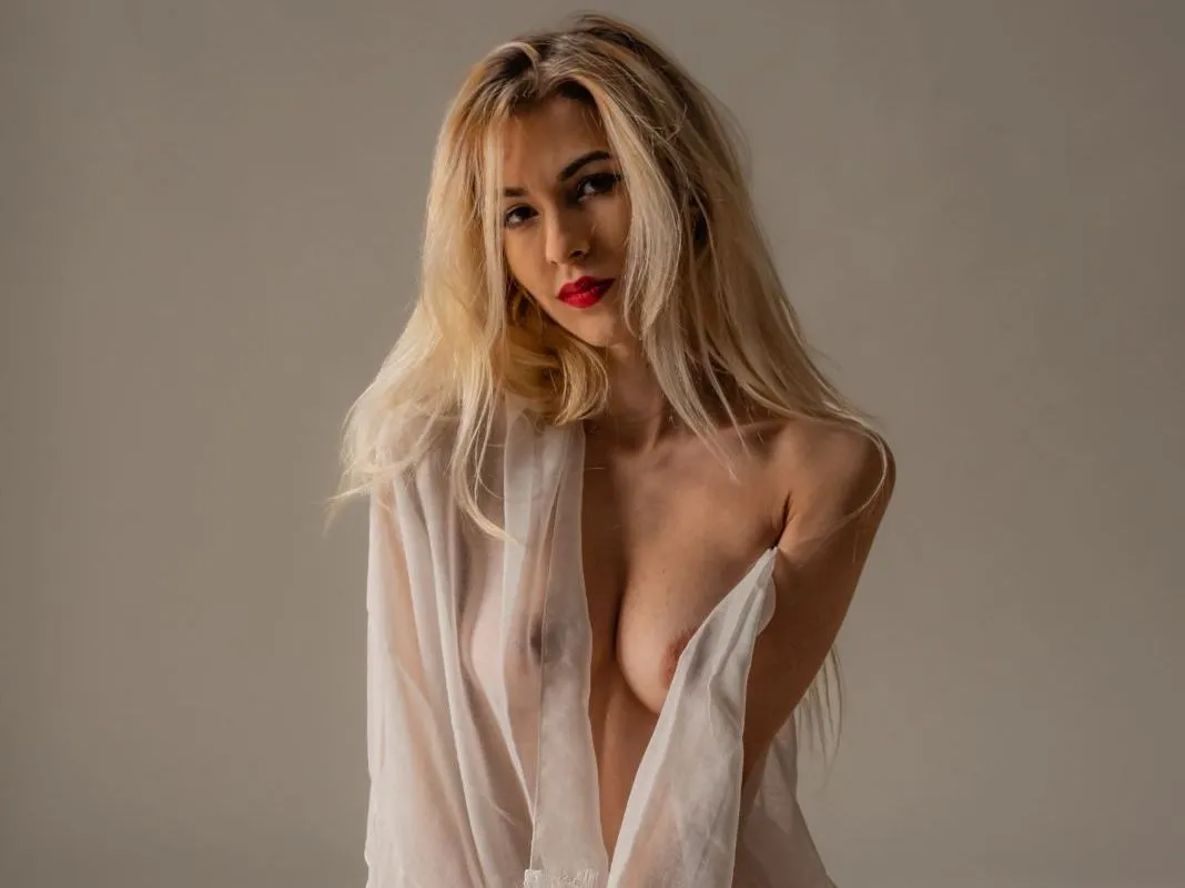EmillyHarlee cam model profile picture