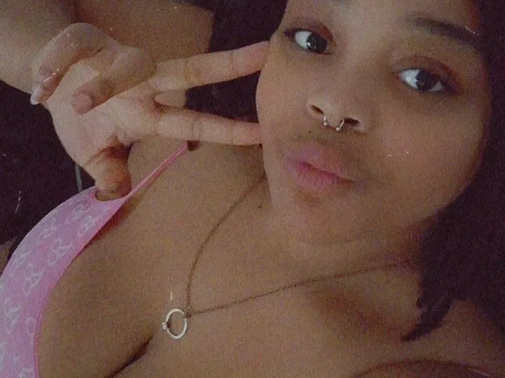 Imagen de perfil de modelo de cámara web de FemmeBunny21