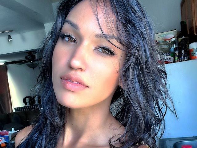 AlexisNeighborXO profilbild på webbkameramodell