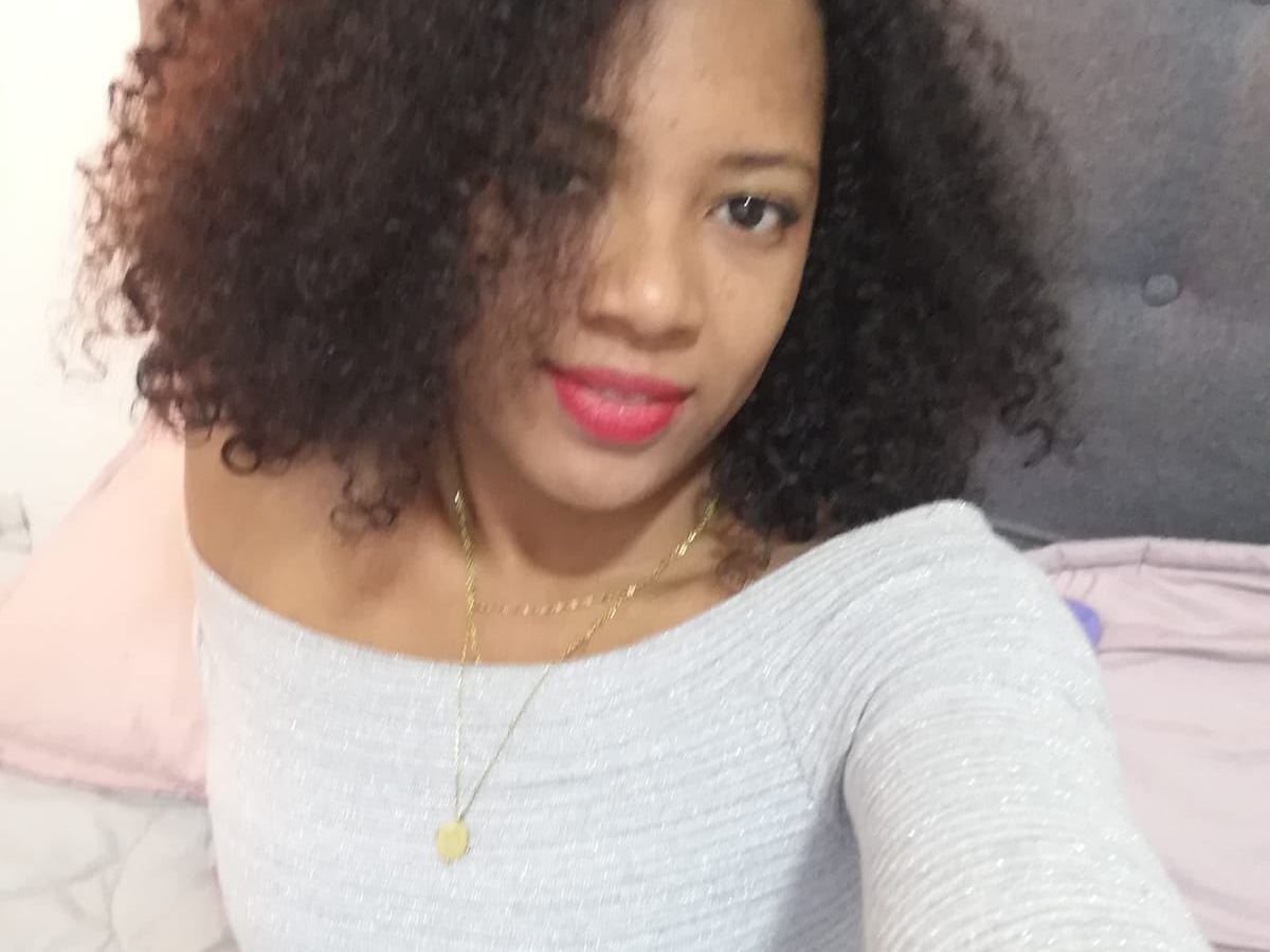 CoralxLaw profielfoto van cam model