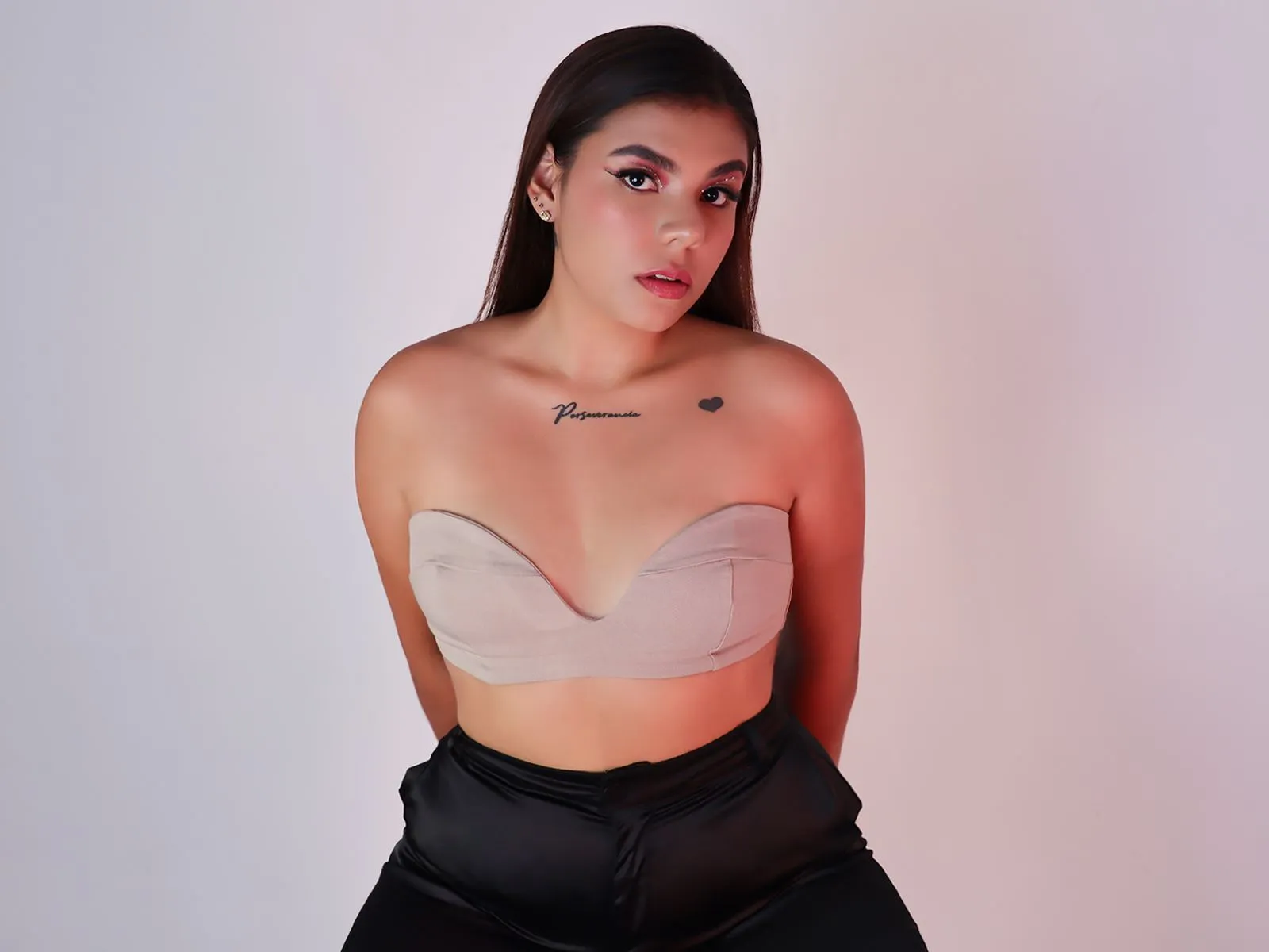 AliceThunder profilbild på webbkameramodell