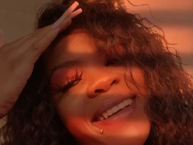 Boobslondon cam model profile picture