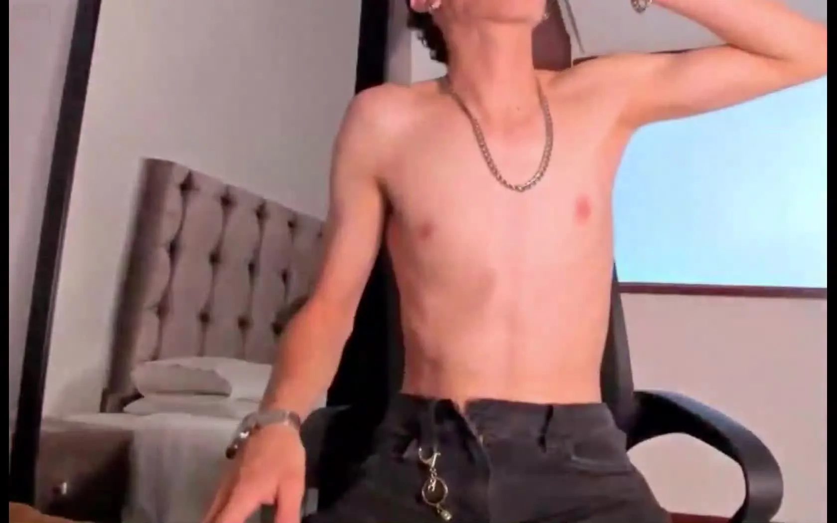 Interprète NoahSprouse Vidéo 1