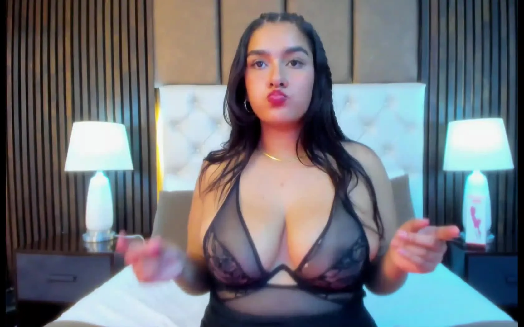 Artista ElizaSstone Video 1