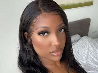 Freakyforeign cam model profile picture