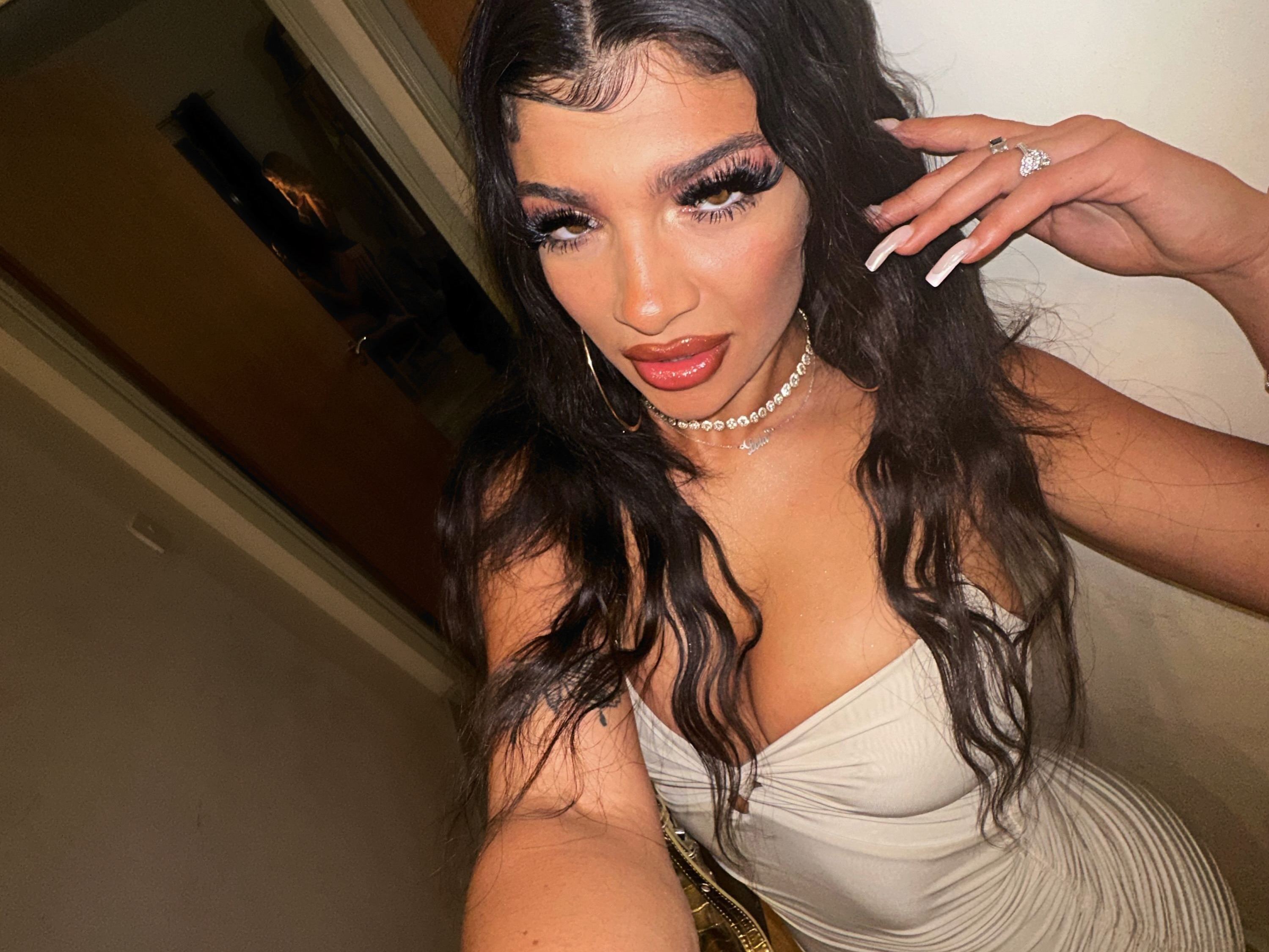 Imagen de perfil de modelo de cámara web de CherryRedXox