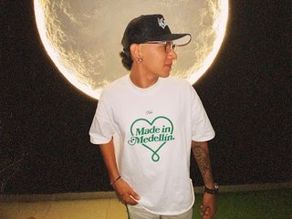 Andreh068 profilbild på webbkameramodell