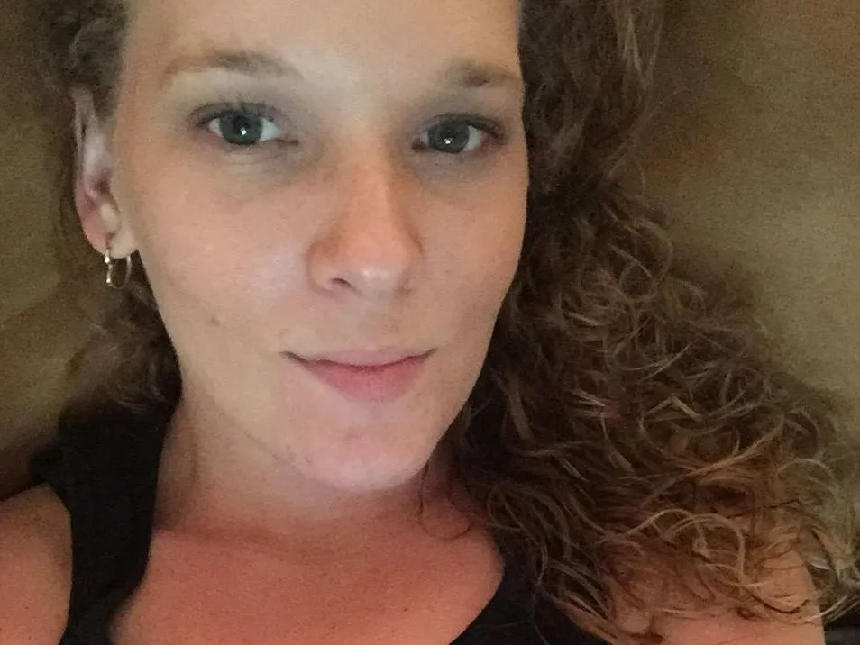 Imagen de perfil de modelo de cámara web de Sn0wQu33n