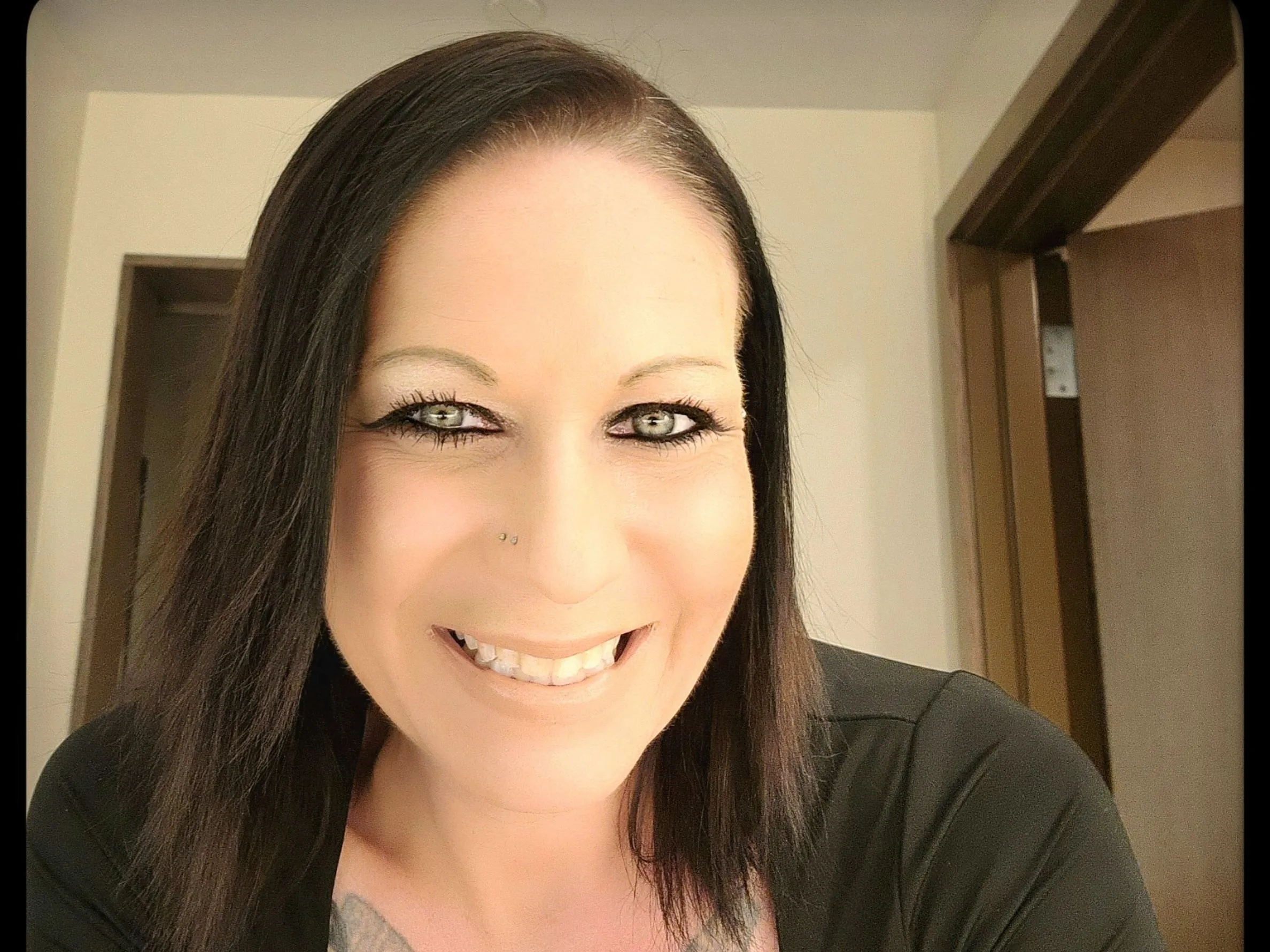 DakodaDefyance cam model profile picture