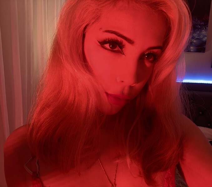 Performer Elizabethharriis Photo 2