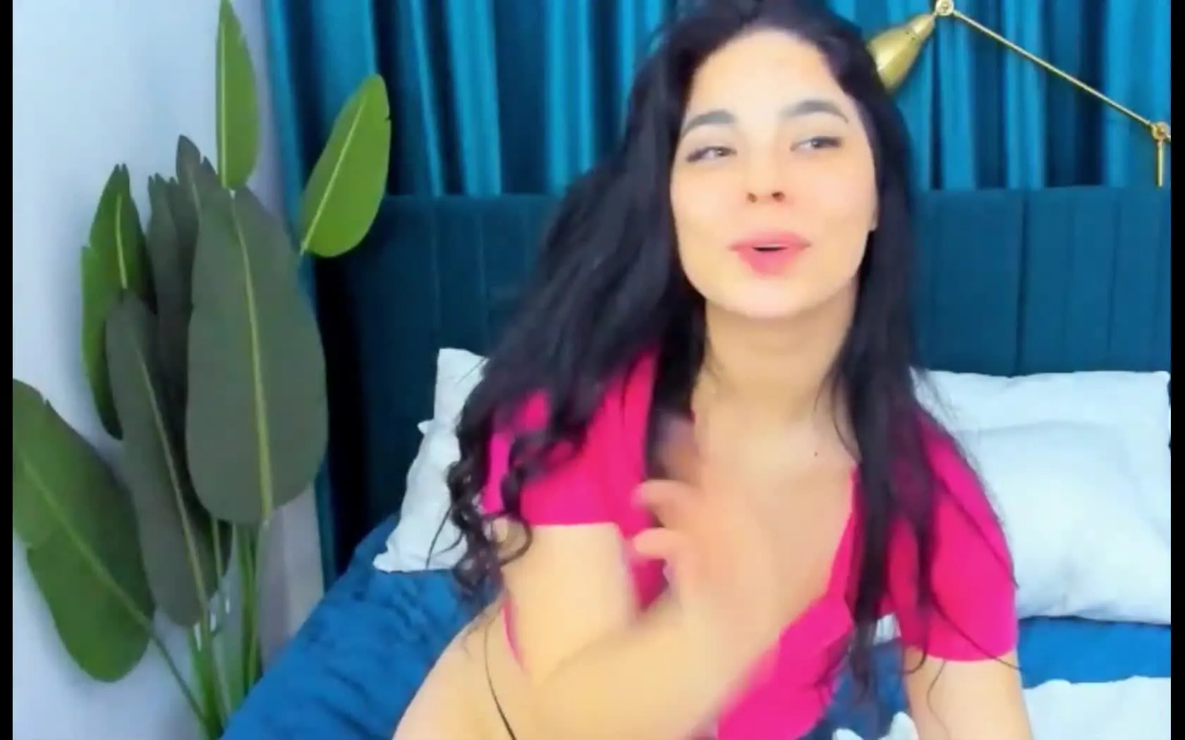 Artista OhMakeMeWet Video 1