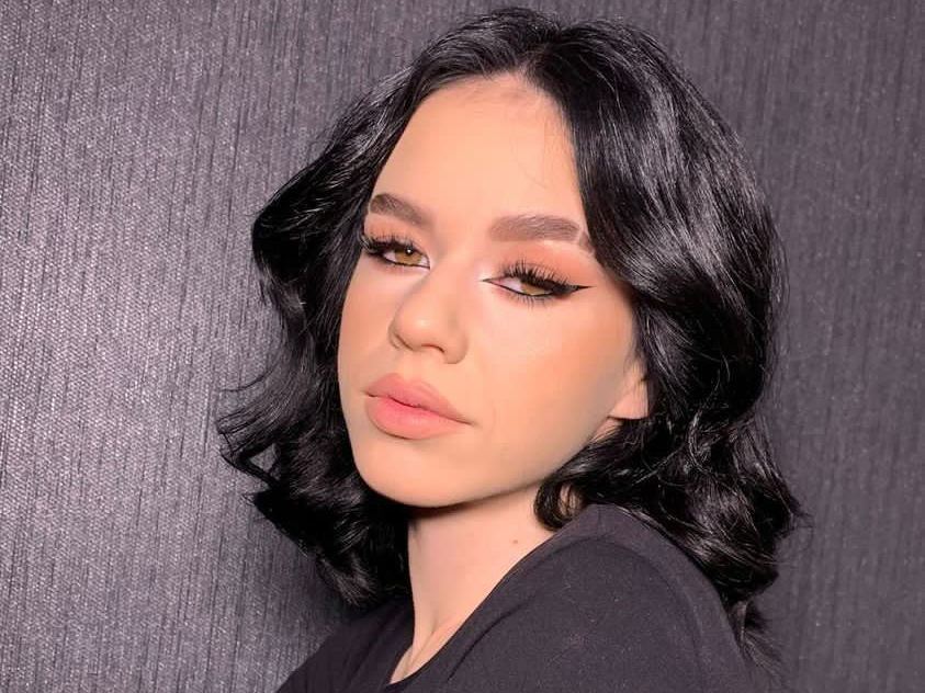 KYYARA profielfoto van cam model