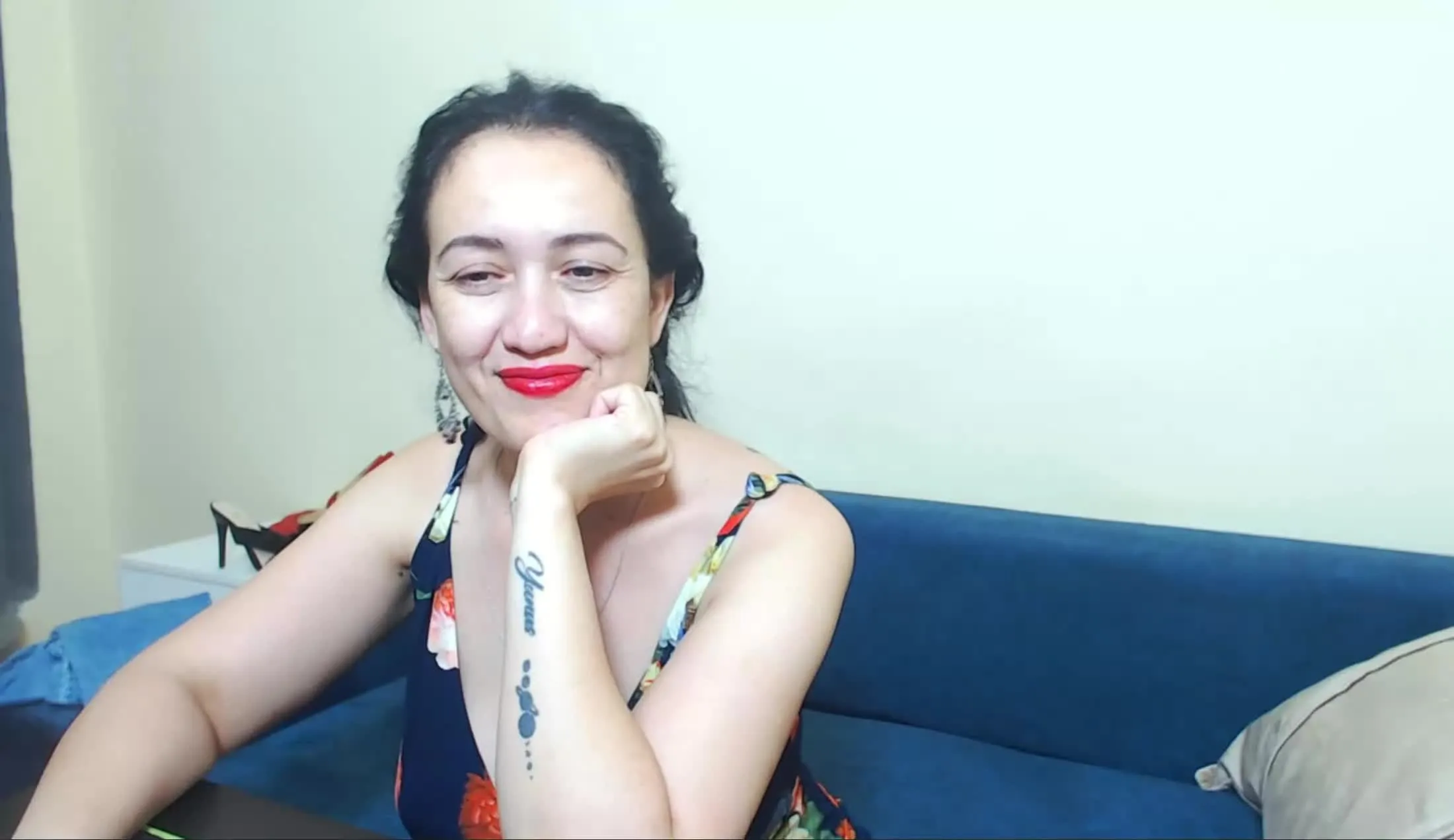 Interprete HotHoneyHot Video 1