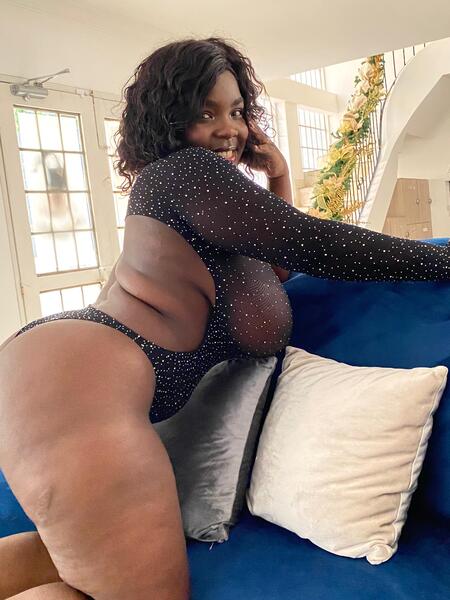 Performer LauraWillys Photo 12