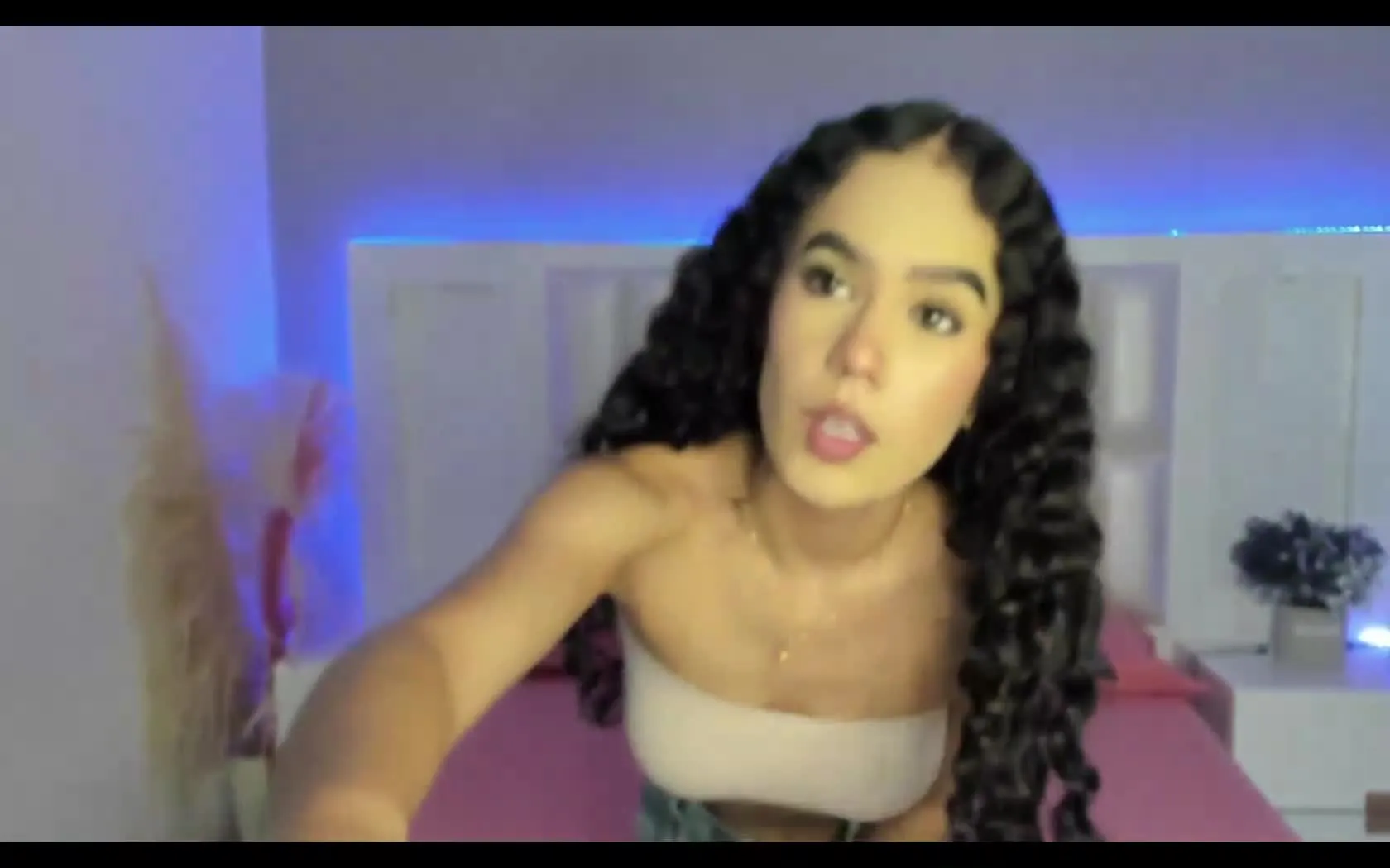 Artista MilaCurly Video 1