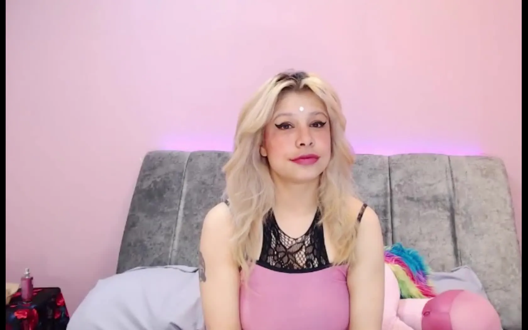 Artist MAGENTAPERN Video 1