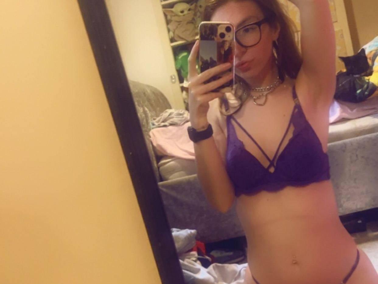 Imagen de perfil de modelo de cámara web de PetiteMissDaisy