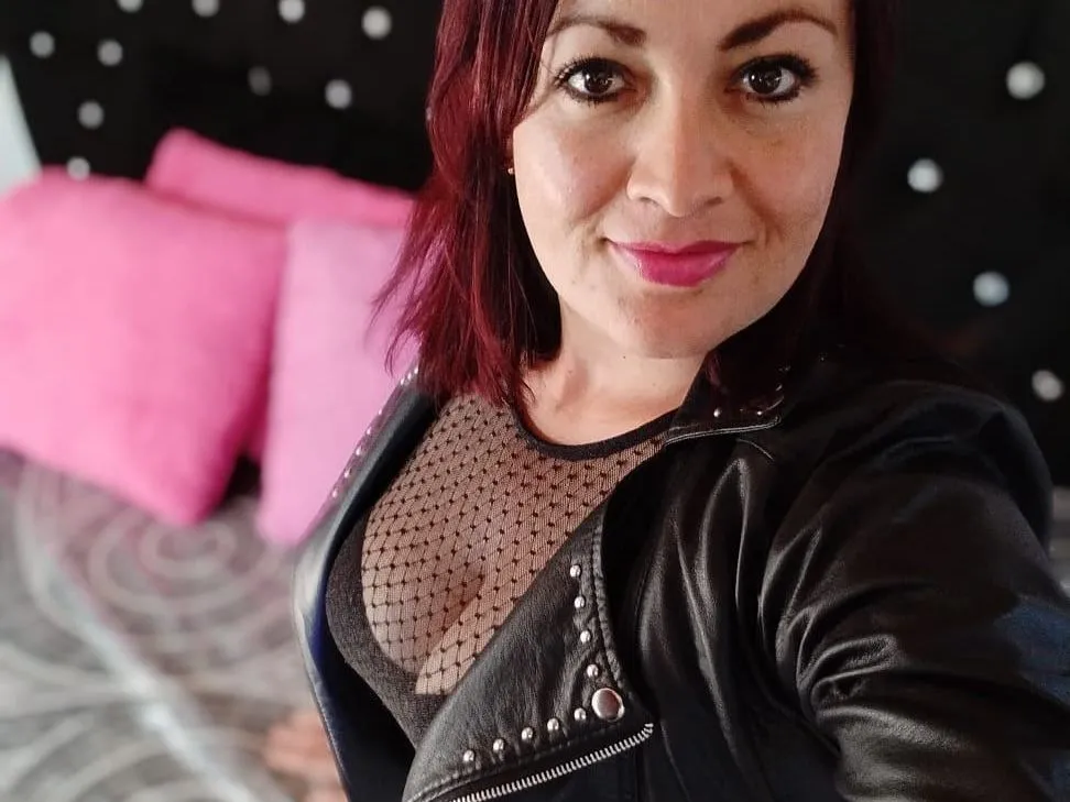 Image de profil du modèle de webcam CHLOEGIRARD